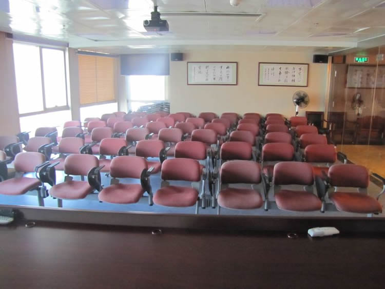 ���˸�ǰ��ѵ��